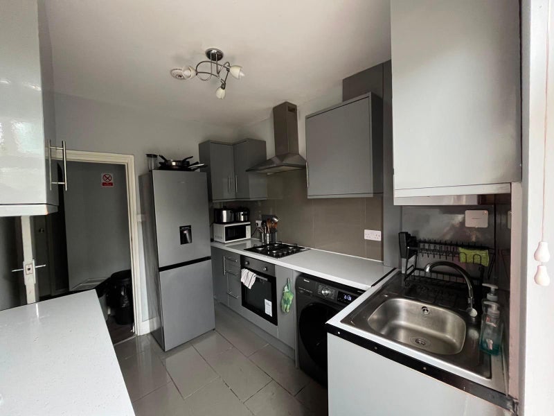 Room Nunhead Lane in Greater London