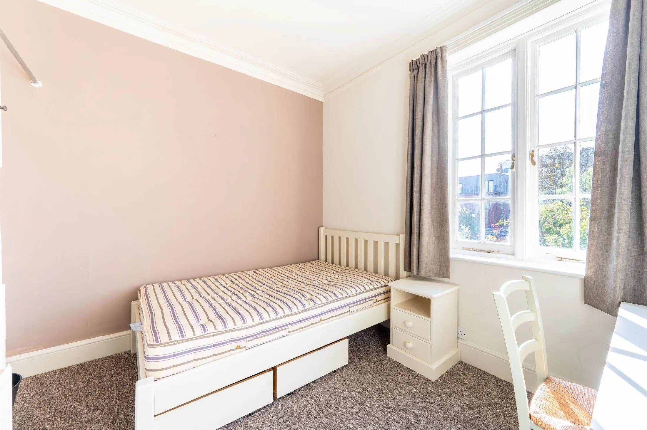 Flat Chatsworth Road in Greater London