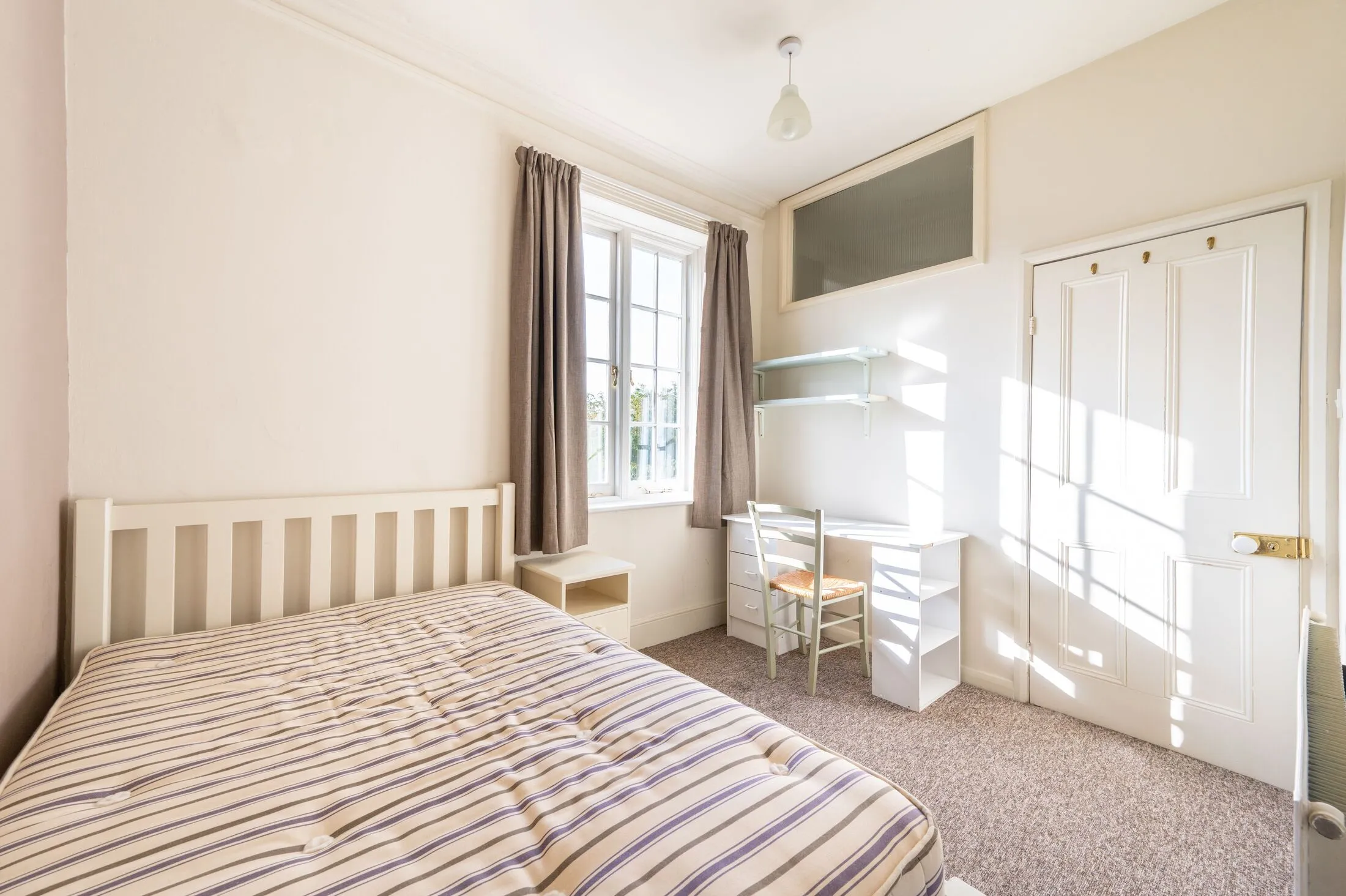 Flat Chatsworth Road in Greater London