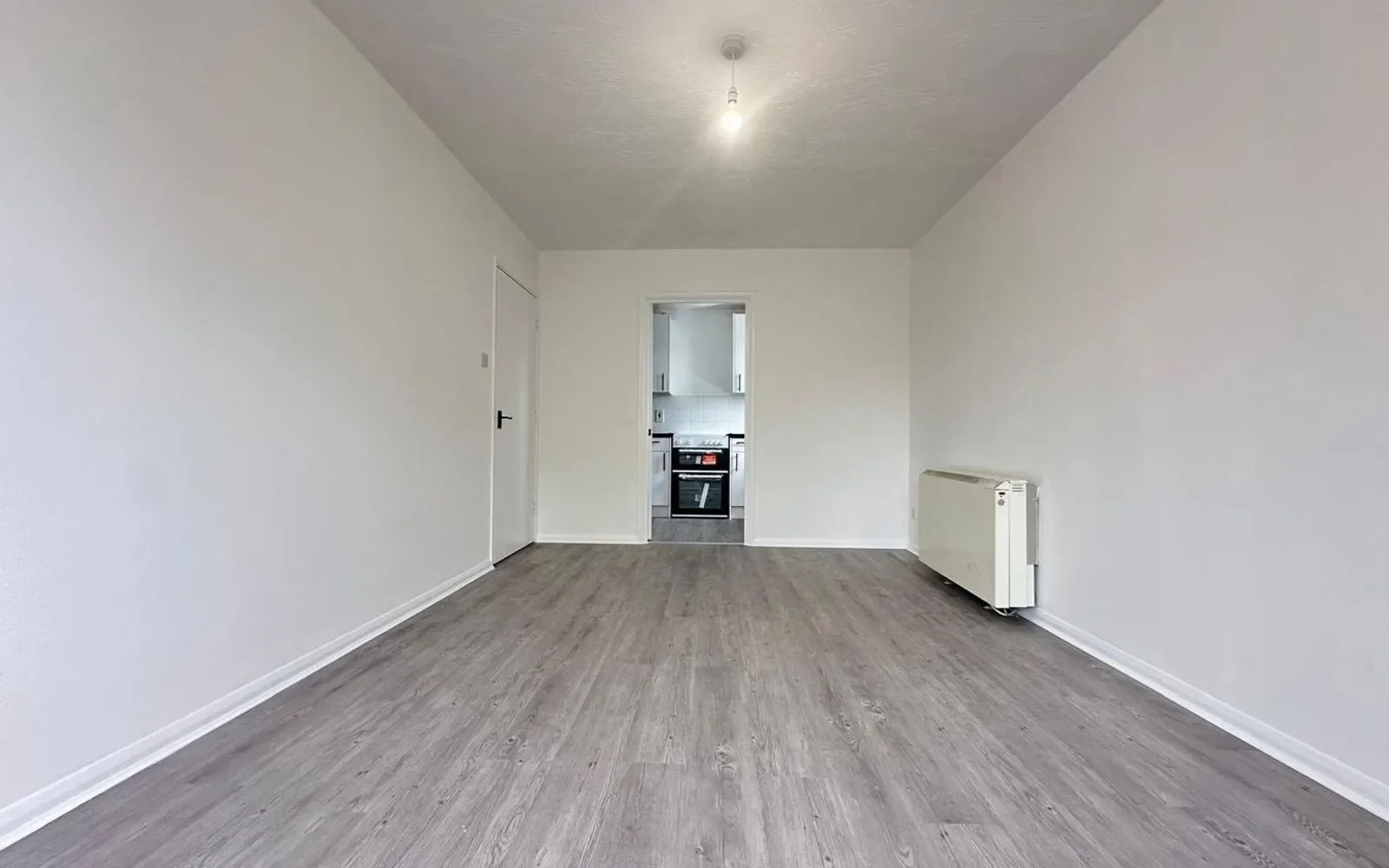Flat Hibbert Road in Greater London