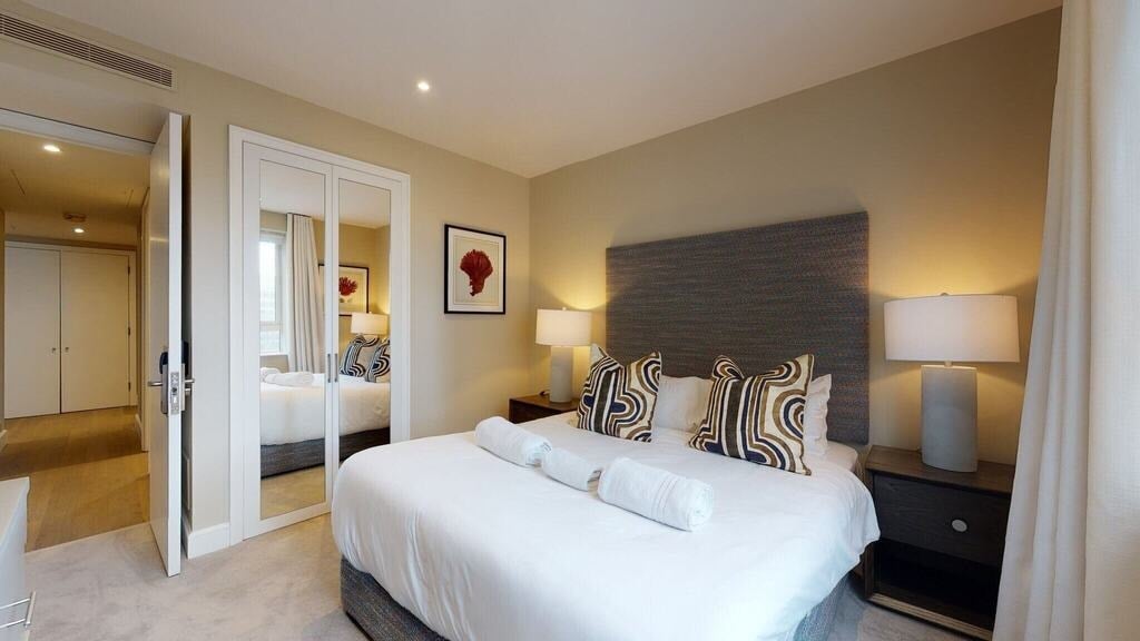Flat Westferry Circus in Greater London