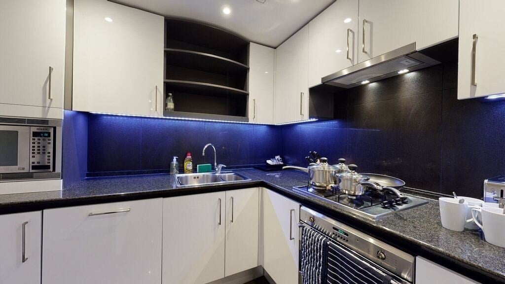 Flat Westferry Circus in Greater London