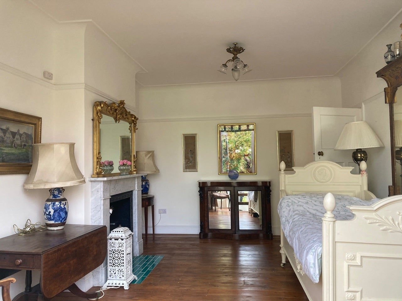Room Connaught Gardens in Greater London