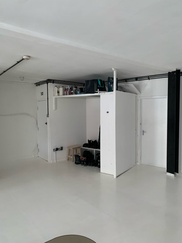 Room Belfast Road in Greater London