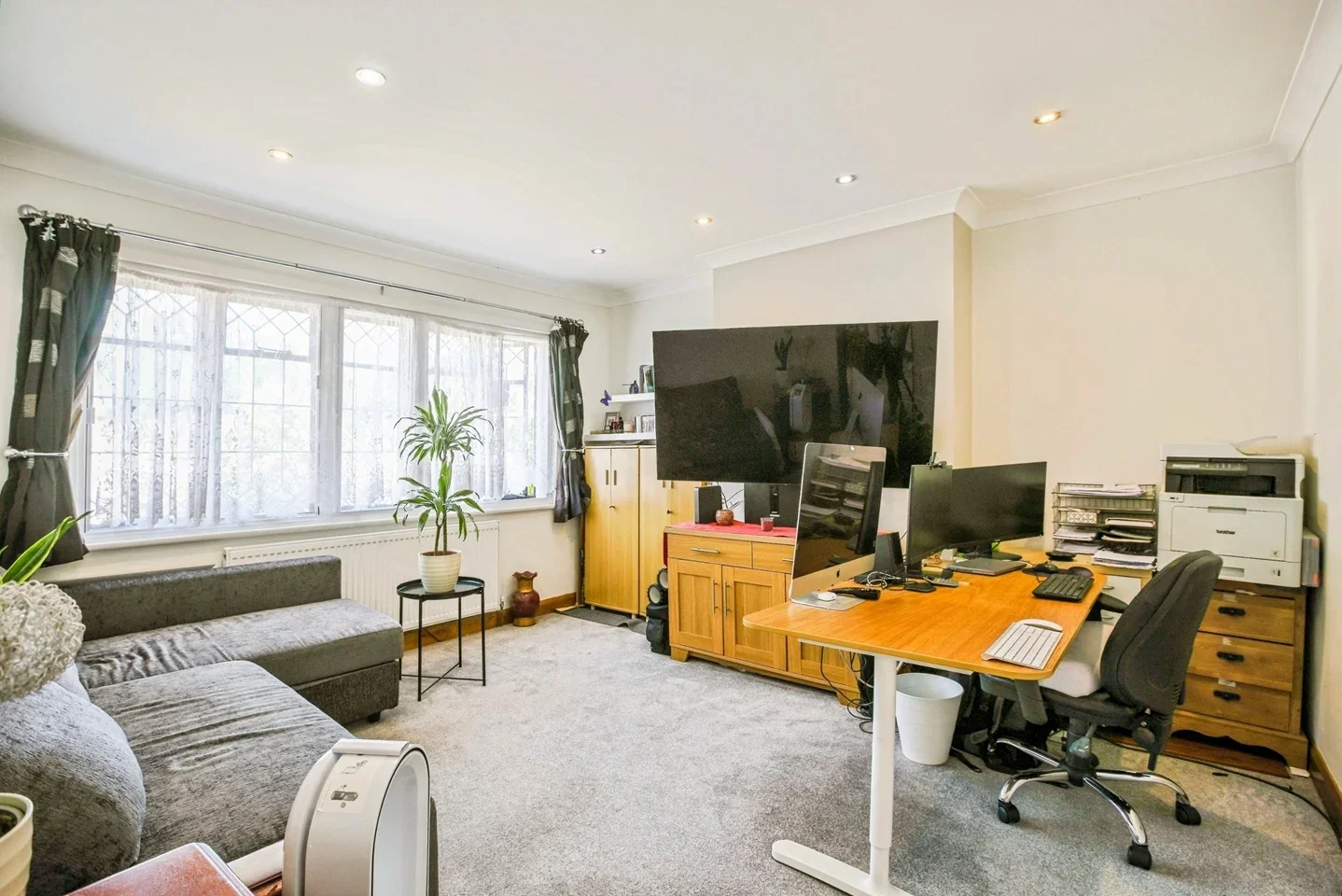 Flat Chatsworth Road in Greater London