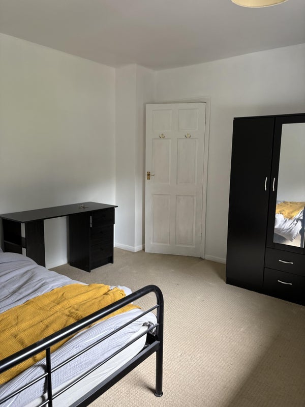 Room Berens Road in Greater London