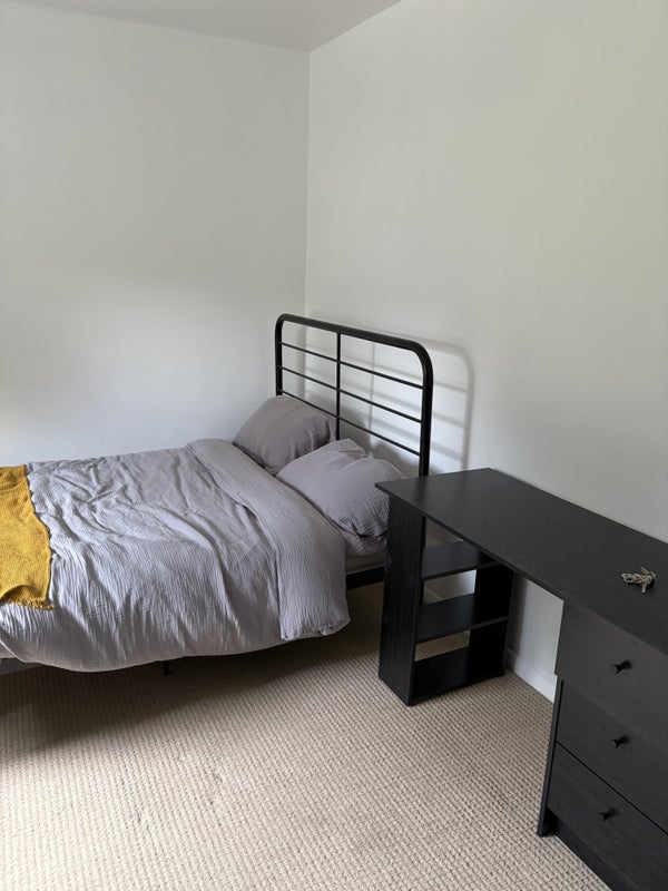 Room Berens Road in Greater London