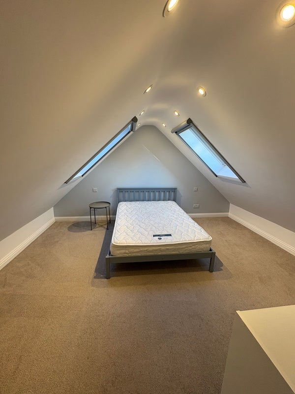 Room Stables Row in Greater London