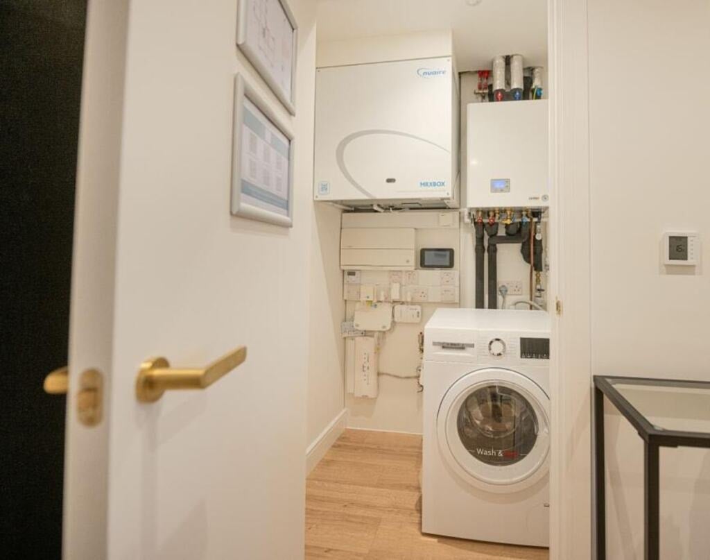 Flat Abbeydale Road in Greater London