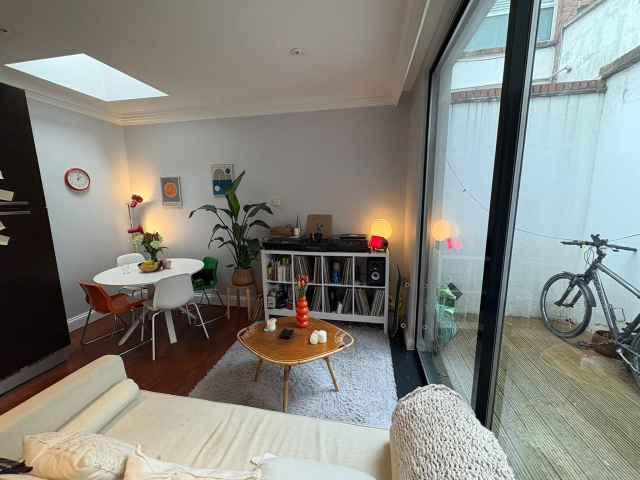 Flat Kingsland Road in Greater London
