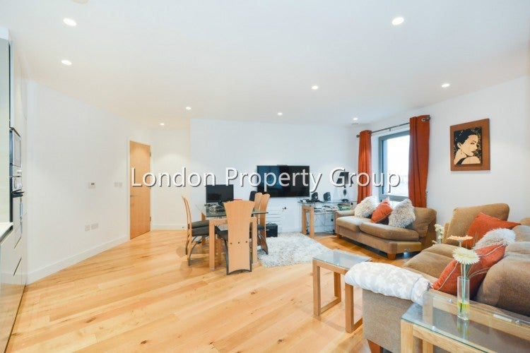 Flat Maud Street in Greater London