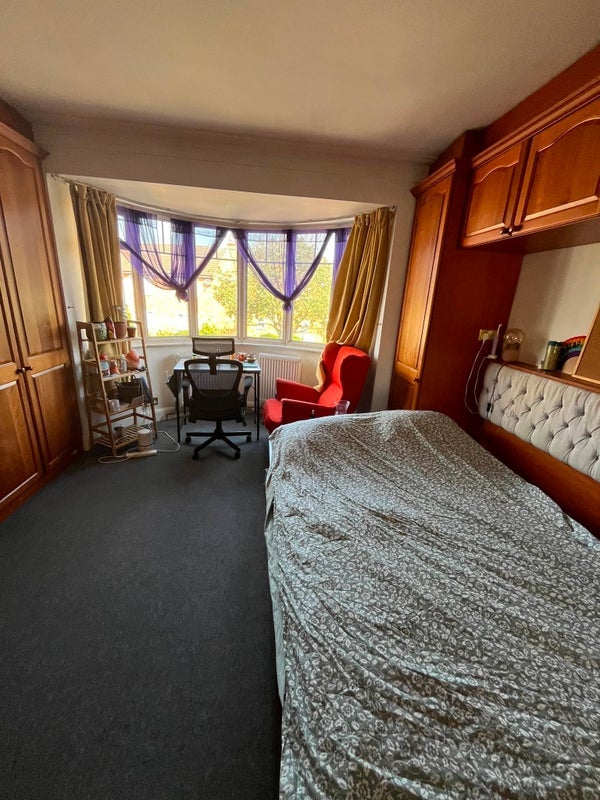 Room Oakfield Road in Greater London