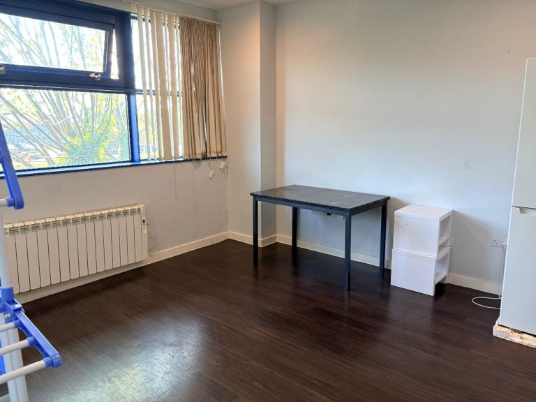 Flat York Avenue in Greater London
