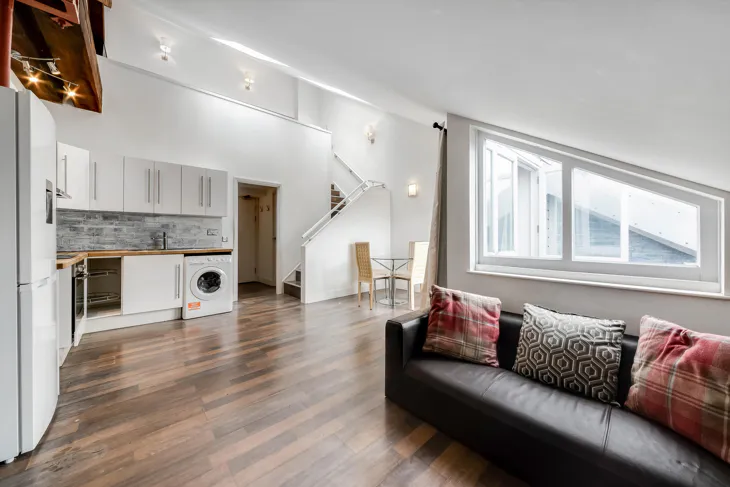 Flat Burrells Wharf Square in Greater London