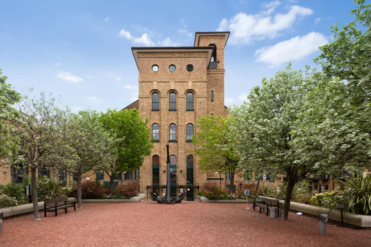 Flat Burrells Wharf Square in Greater London