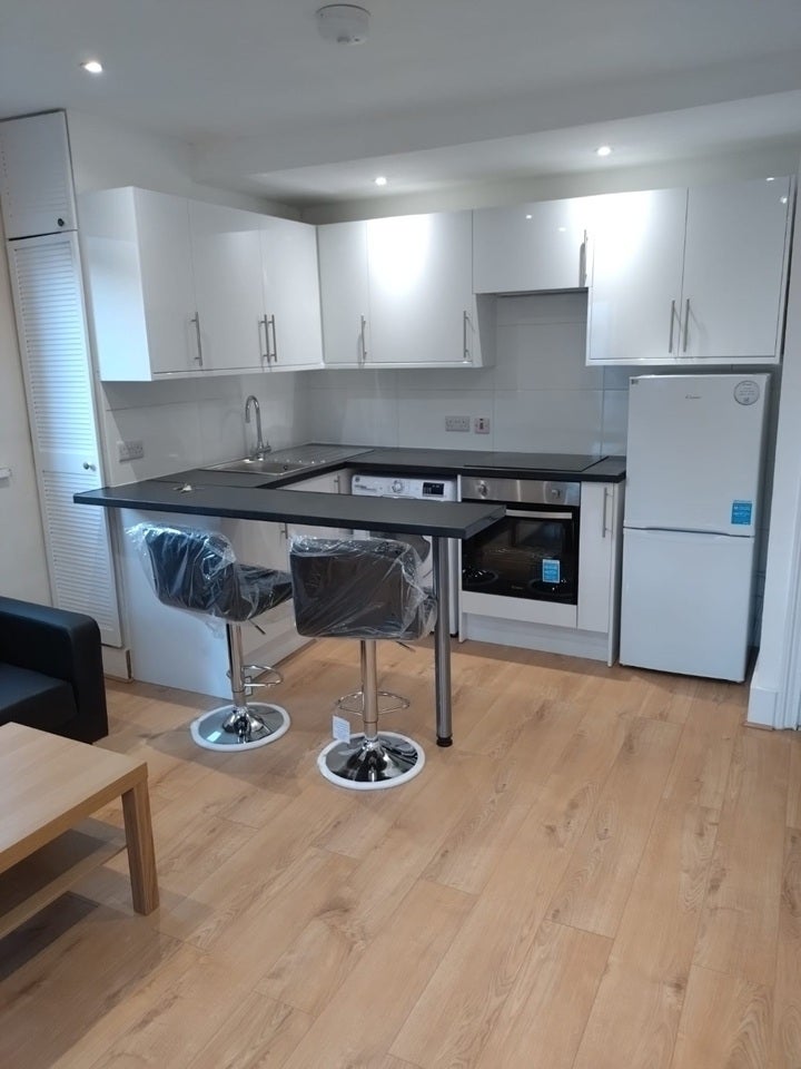 Flat Algernon Road in Greater London
