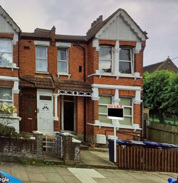 Flat Algernon Road in Greater London