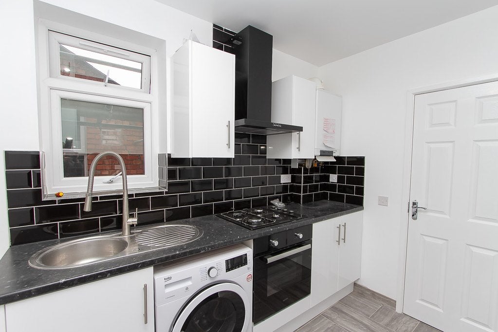 Flat Kingsland Avenue in Coventry