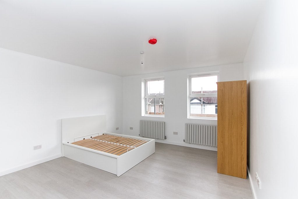 Flat Kingsland Avenue in Coventry