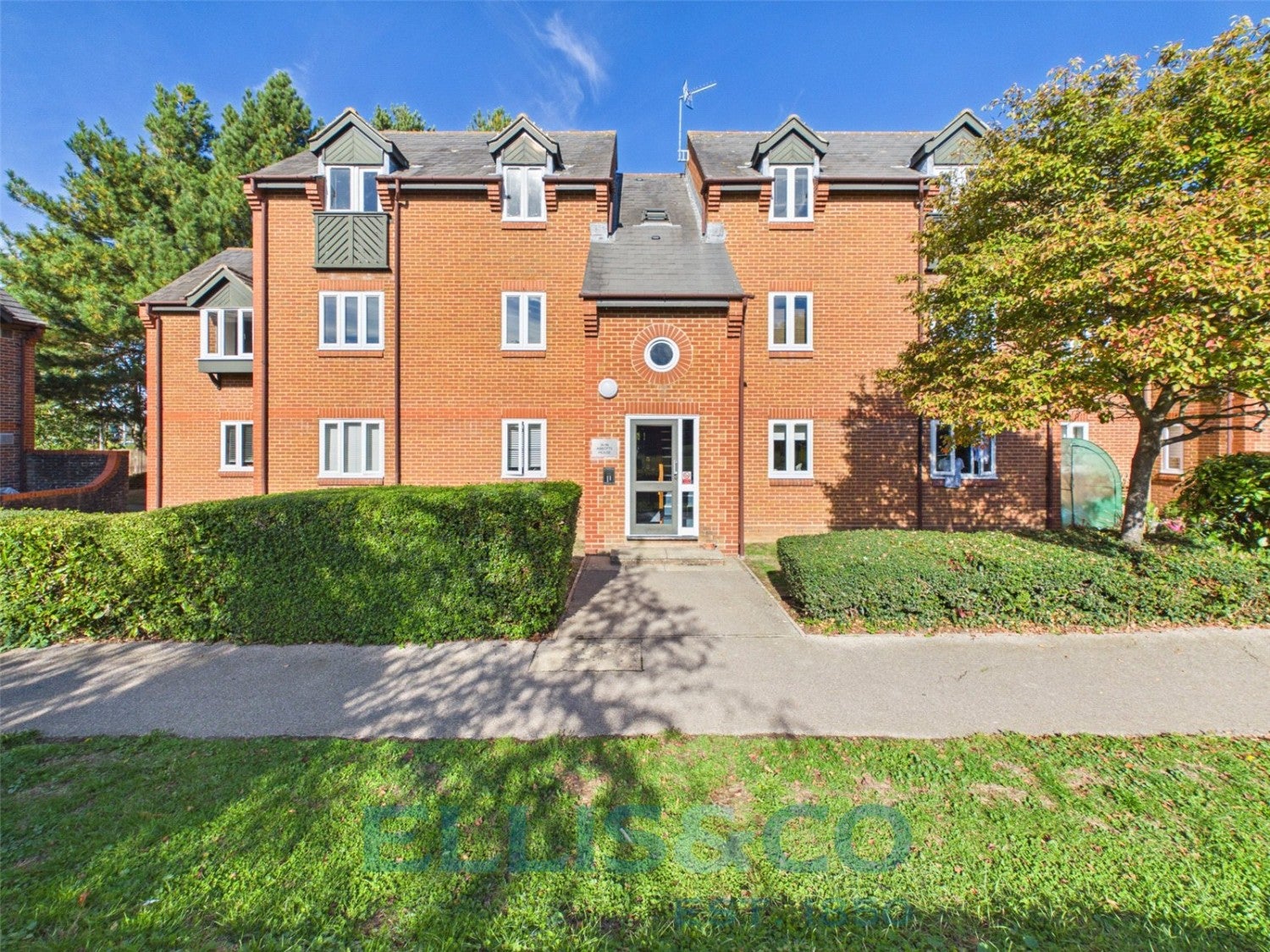 Flat Arundel Close in Tonbridge and Malling