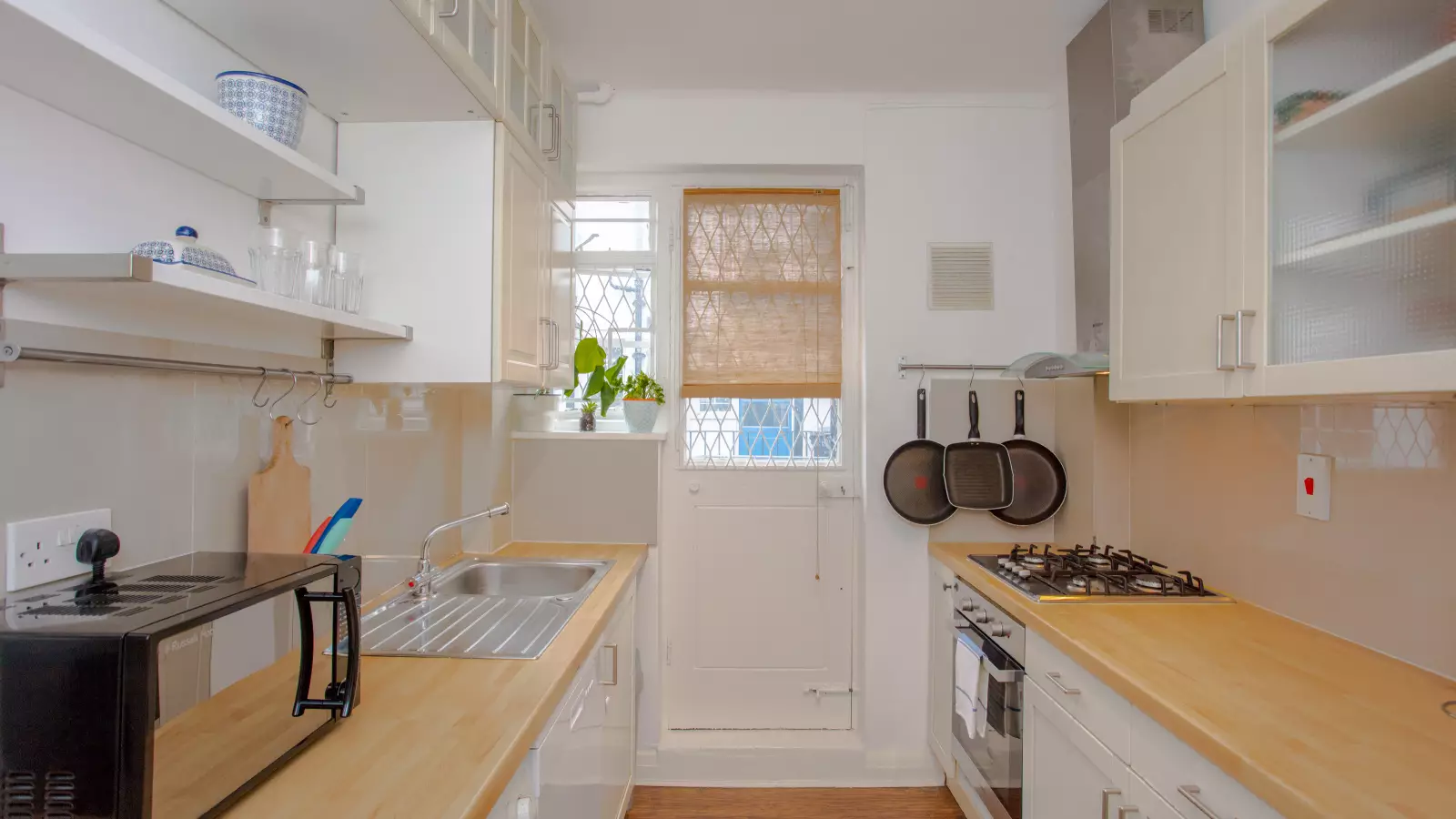 Flat Hatherley Grove in City of Westminster