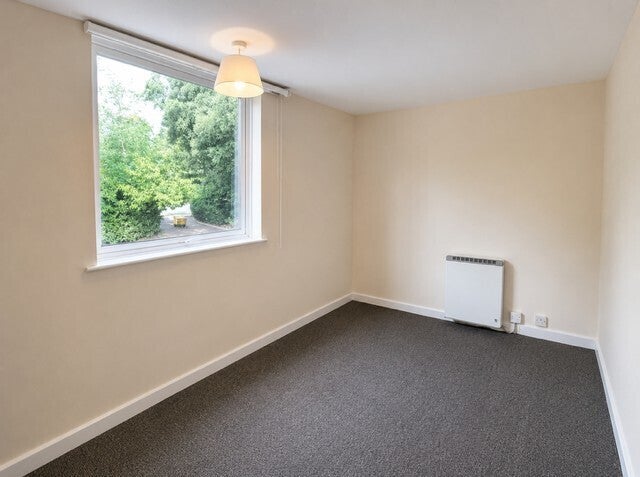 Flat Bassett Avenue in Southampton