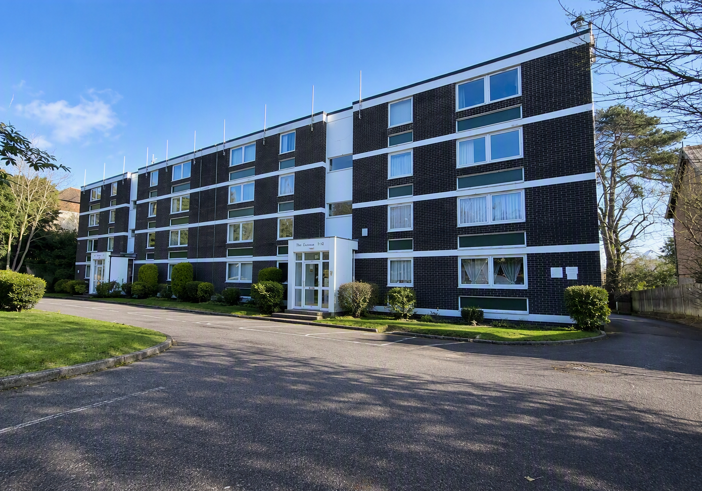 Flat Bassett Avenue in Southampton