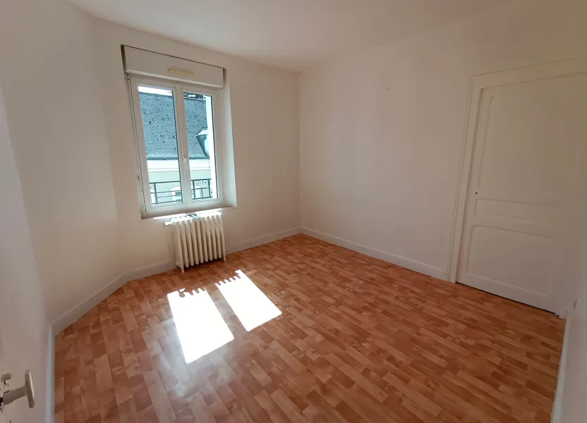 Appartement Place de l'Église à Marolles-les-Braults