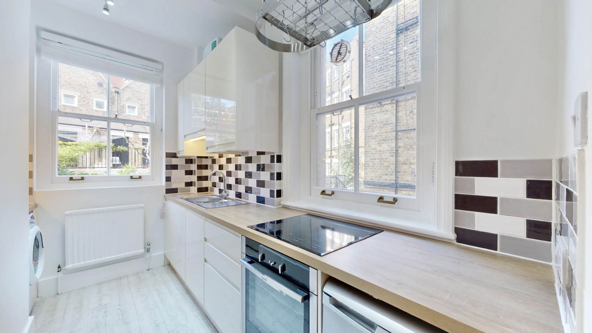 Flat Grove Place in Greater London