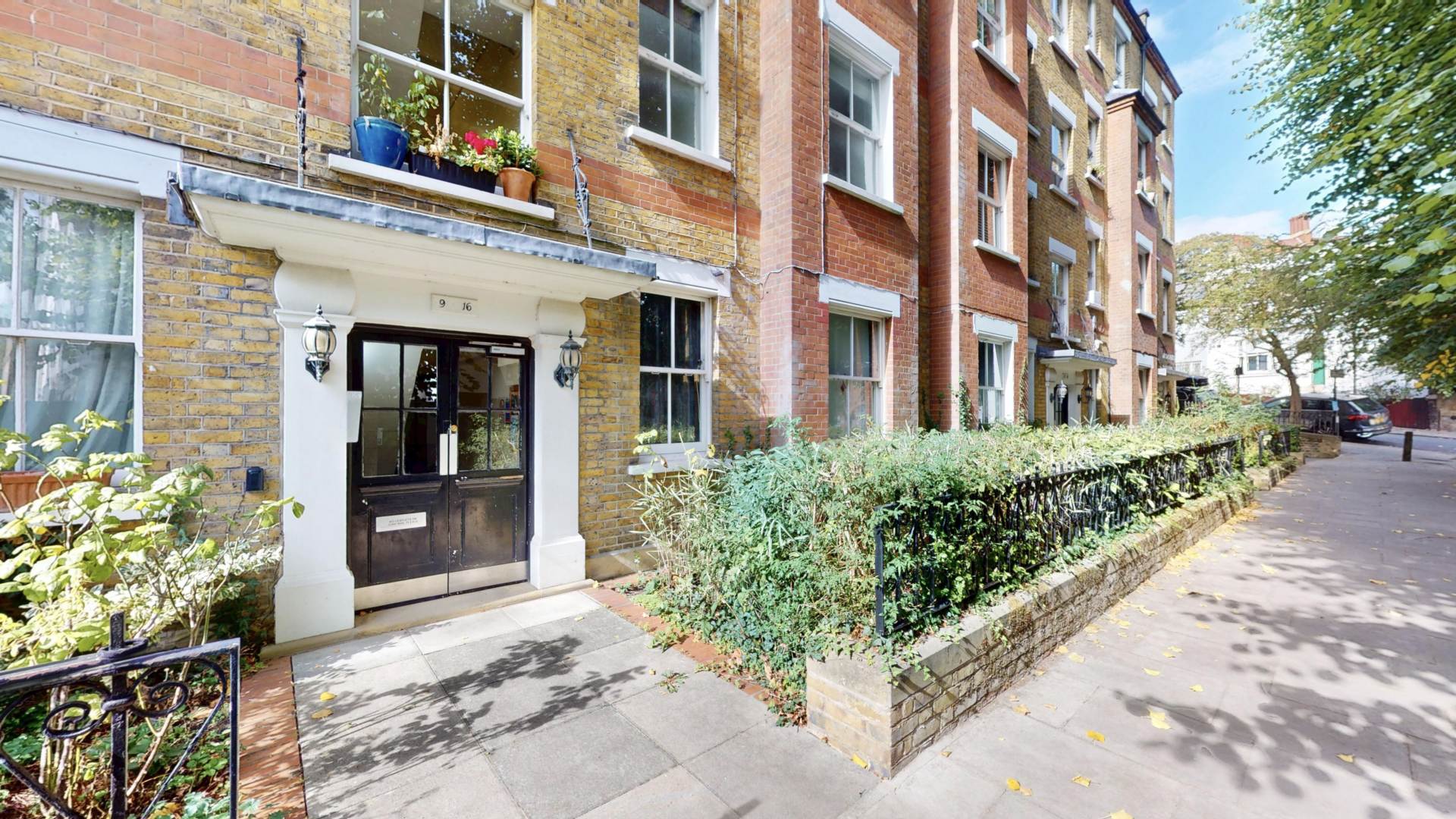 Flat Grove Place in Greater London