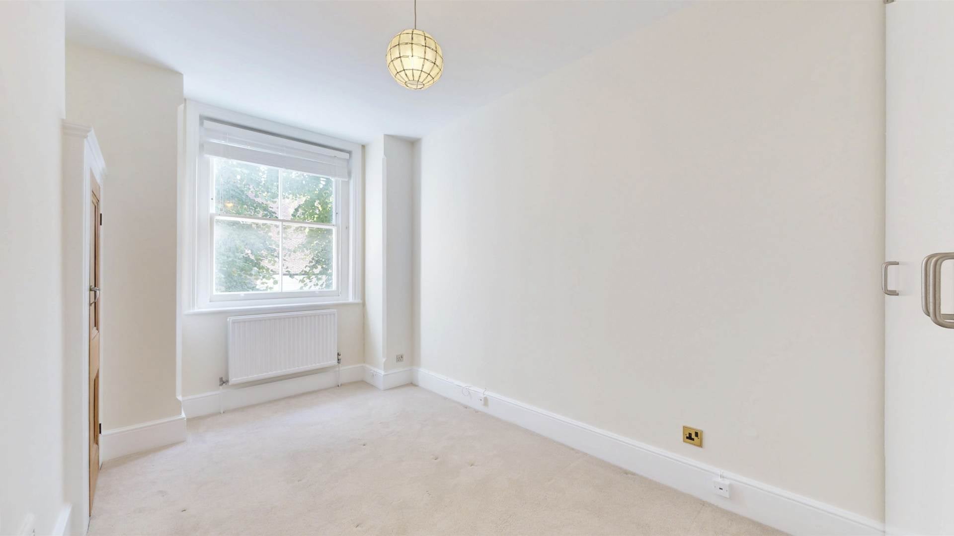 Flat Grove Place in Greater London