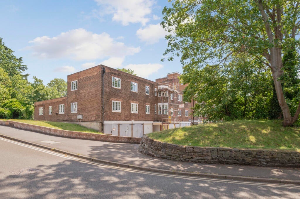 Flat Glenbuck Road in Greater London