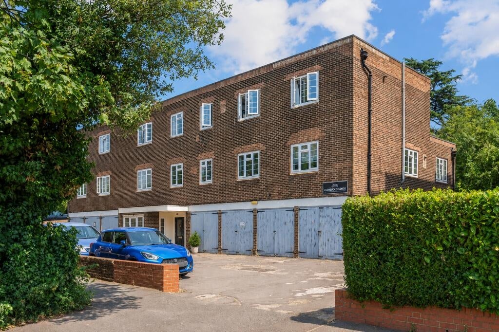 Flat Glenbuck Road in Greater London