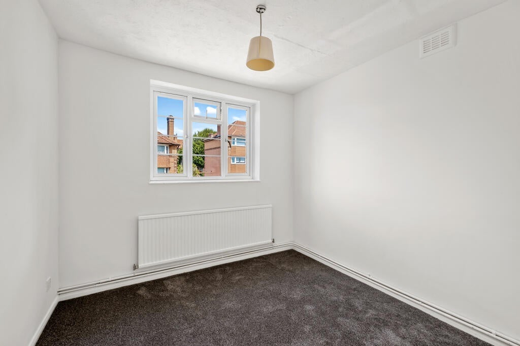 Flat Glenbuck Road in Greater London