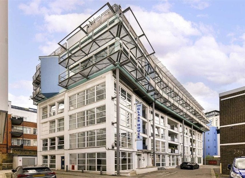 Flat Royal Oak Yard in Greater London