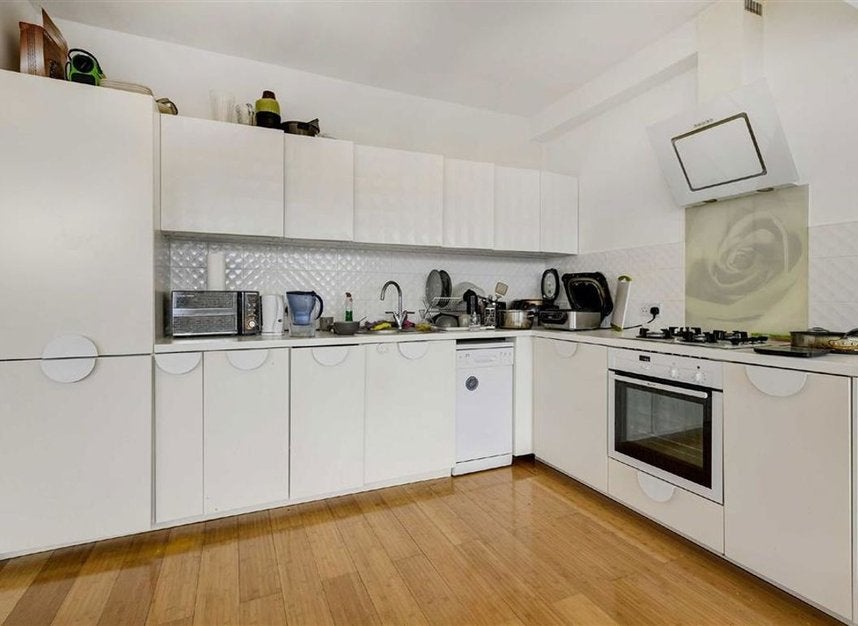 Flat Royal Oak Yard in Greater London