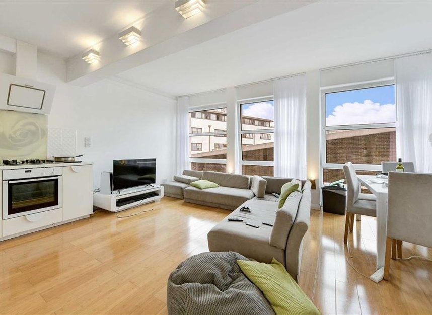 Flat Royal Oak Yard in Greater London