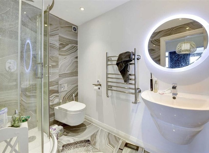 Flat Royal Oak Yard in Greater London