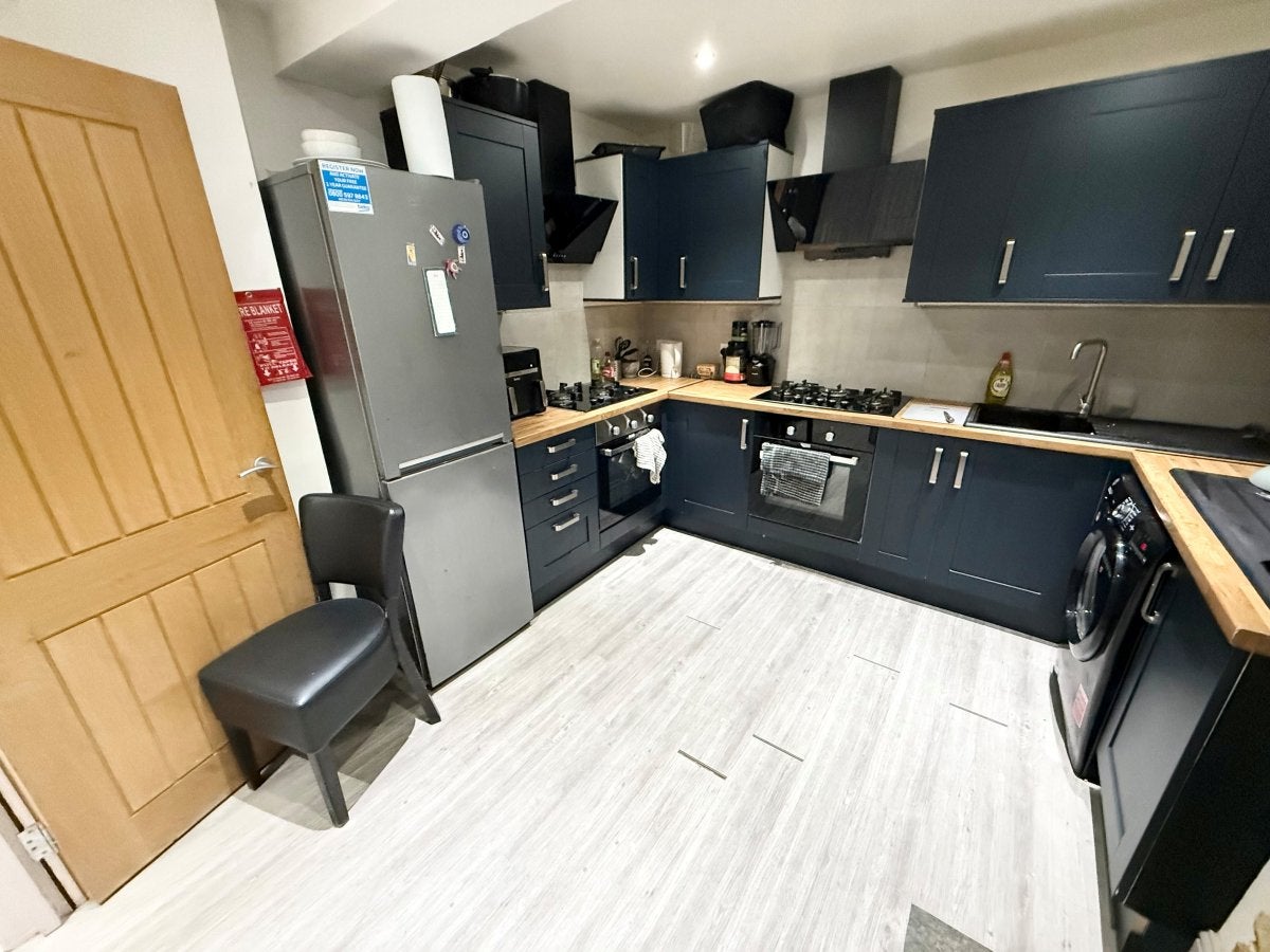 Room Willoughby Lane in Greater London