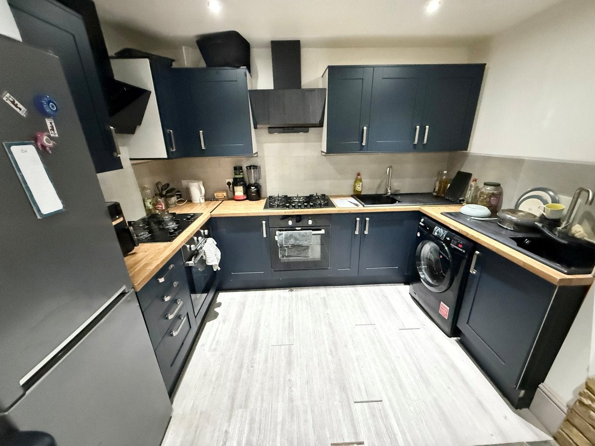 Room Willoughby Lane in Greater London