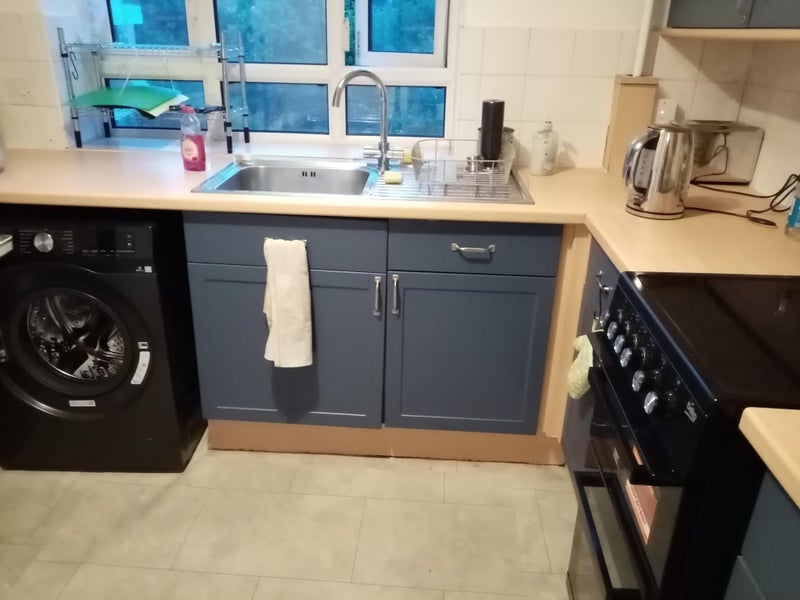 Room Estate Road in Greater London