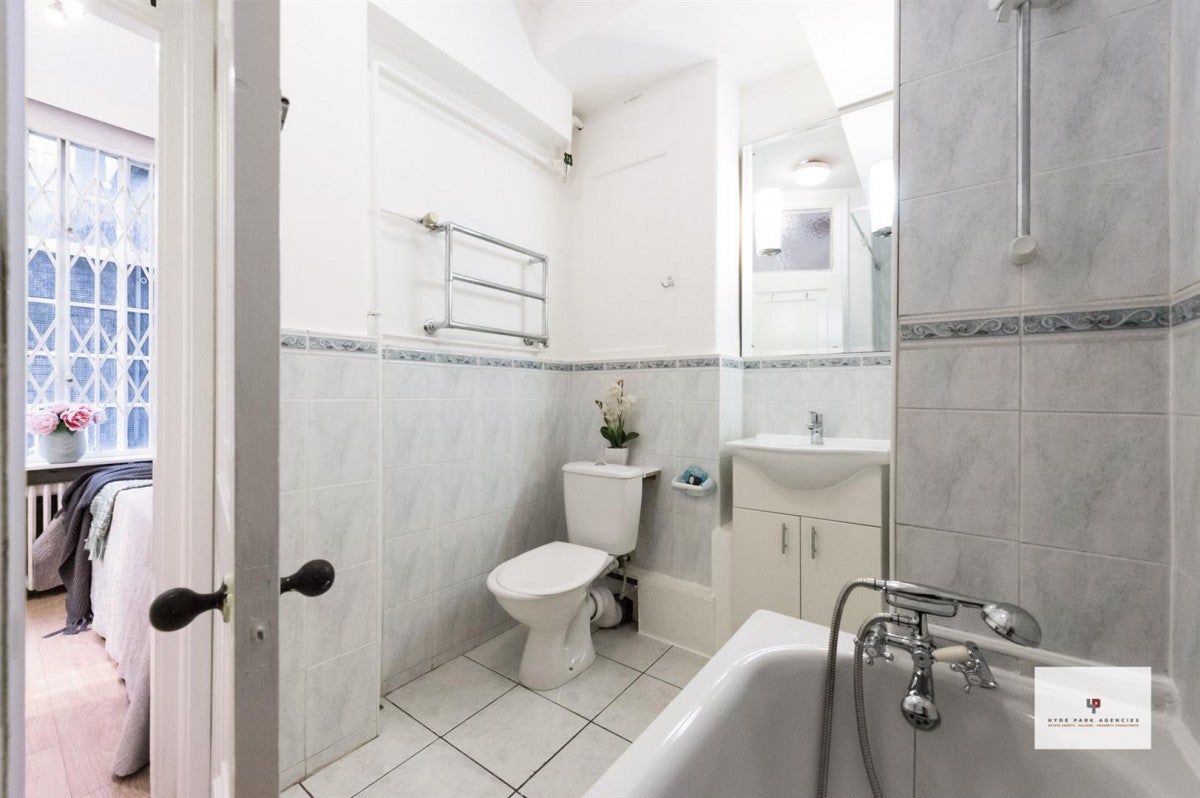 Flat Queensway in City of Westminster