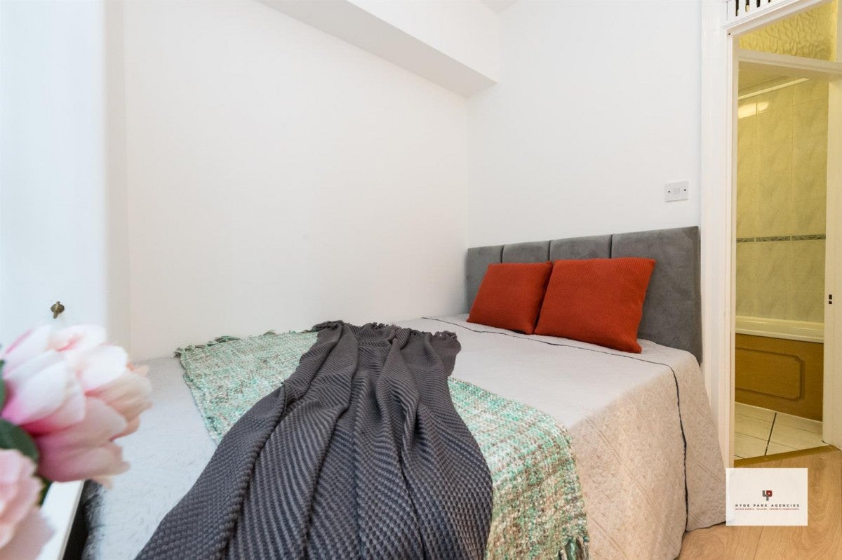 Flat Queensway in City of Westminster