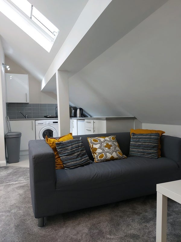 Room Otley Road in Leeds