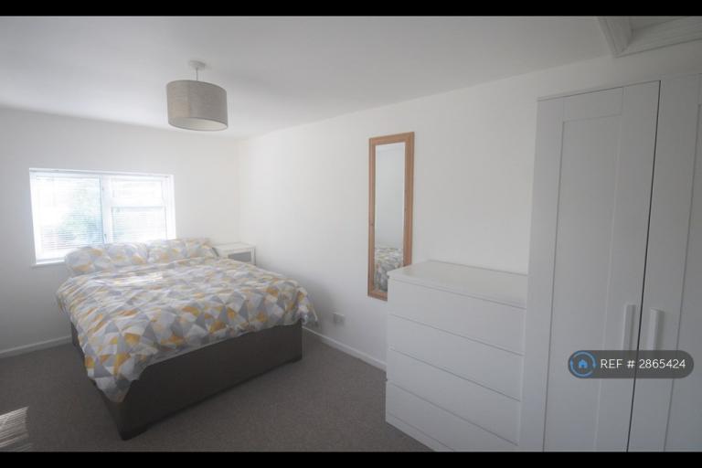 Flat Gloucester Road in Cheltenham