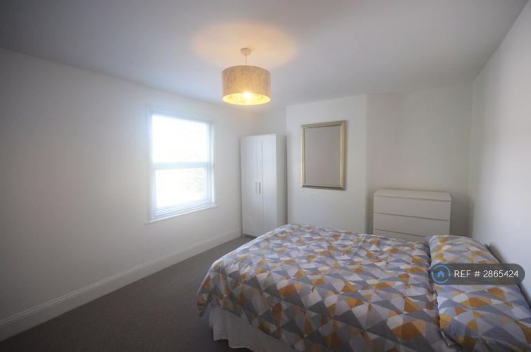 Flat Gloucester Road in Cheltenham