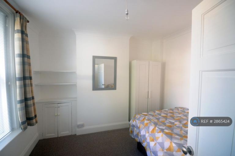 Flat Gloucester Road in Cheltenham