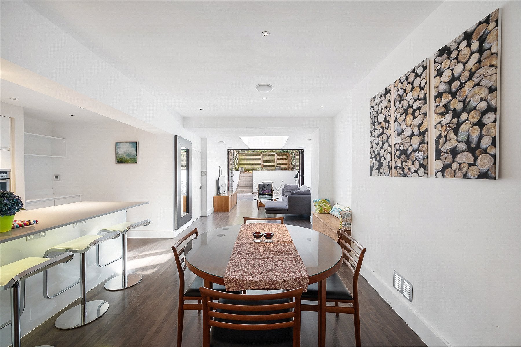 Flat Elgin Crescent in Greater London