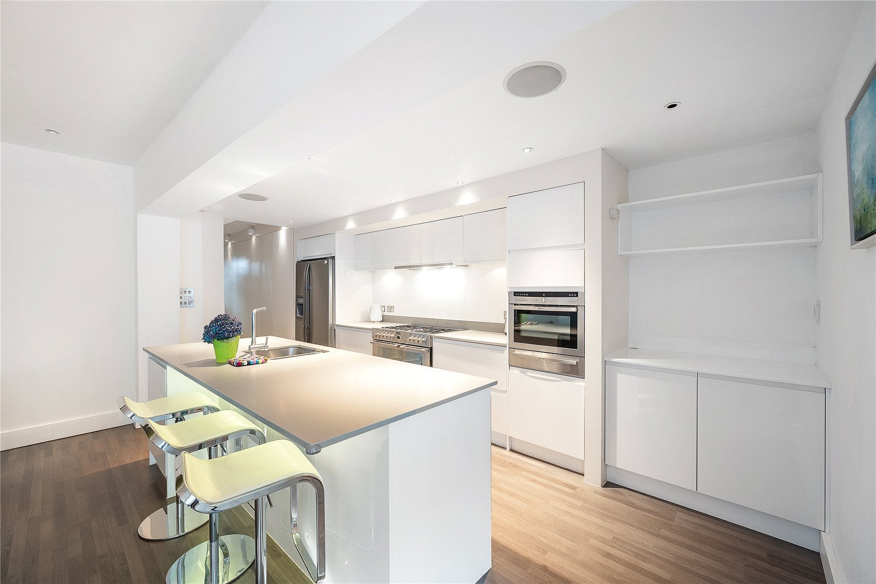 Flat Elgin Crescent in Greater London