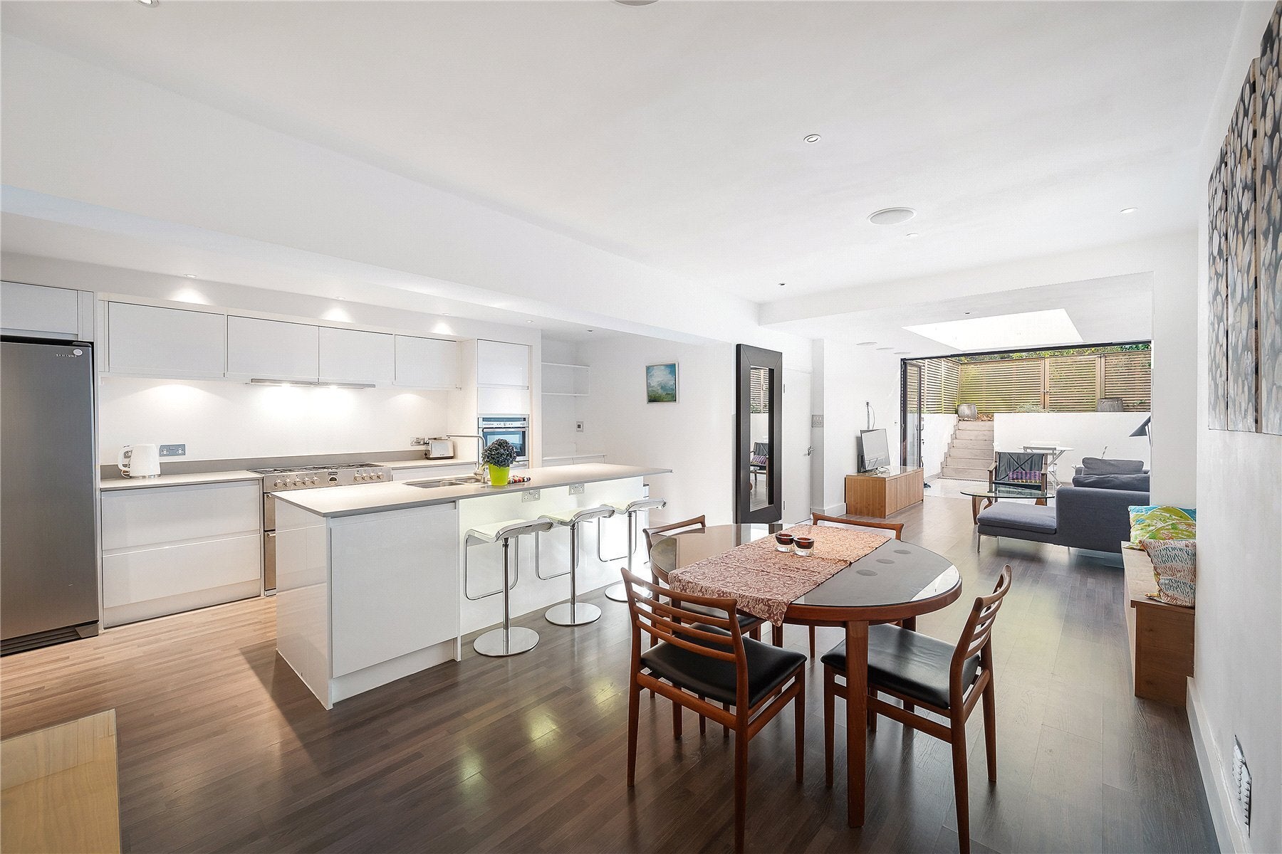 Flat Elgin Crescent in Greater London
